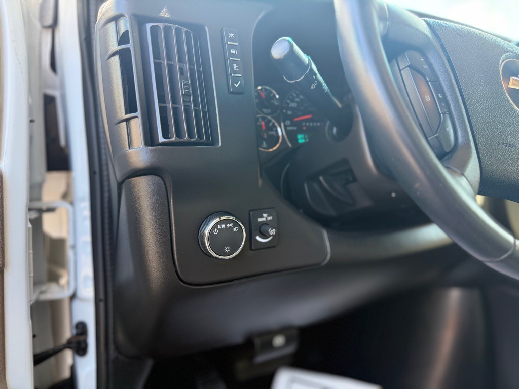 2023 Chevrolet Express Image 17