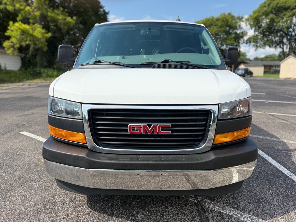 2020 GMC Savana Image 2