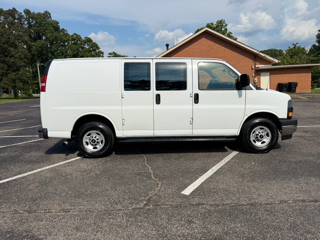 2020 GMC Savana Image 4