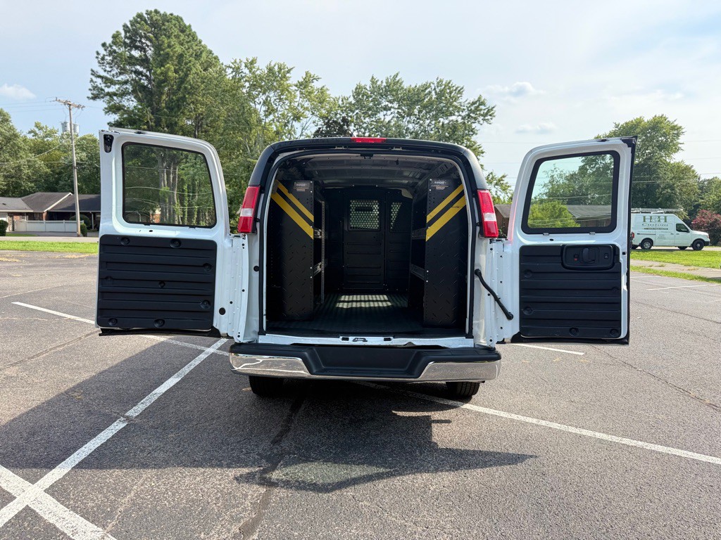 2020 GMC Savana Image 9