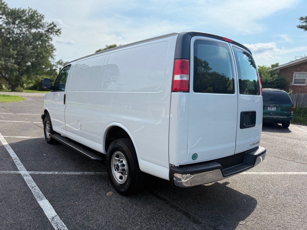 2020 GMC Savana Image 11