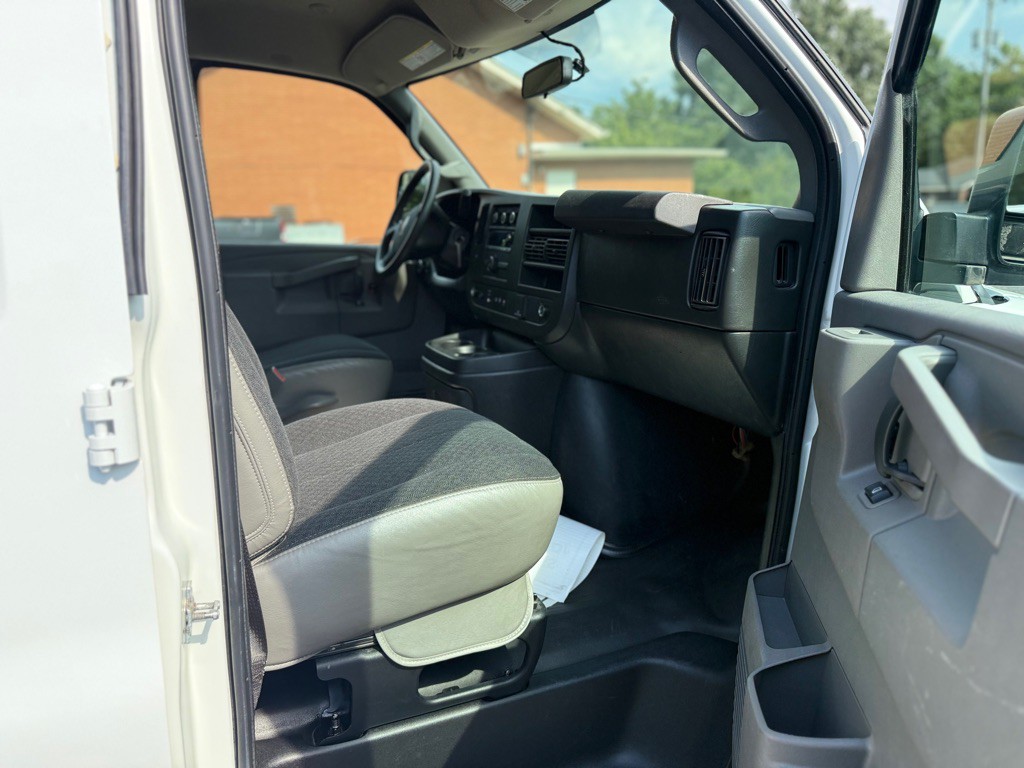 2020 GMC Savana Image 15