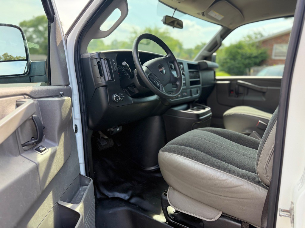 2020 GMC Savana Image 16