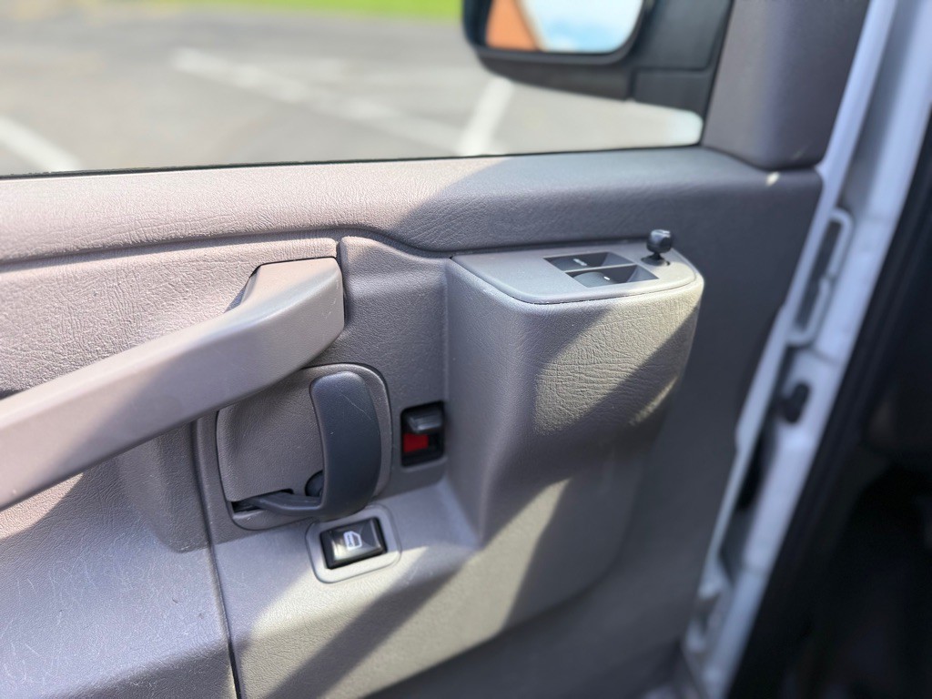 2020 GMC Savana Image 17