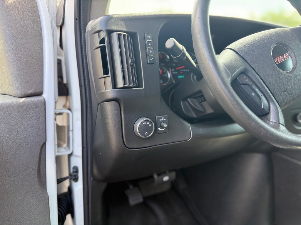 2020 GMC Savana Image 18