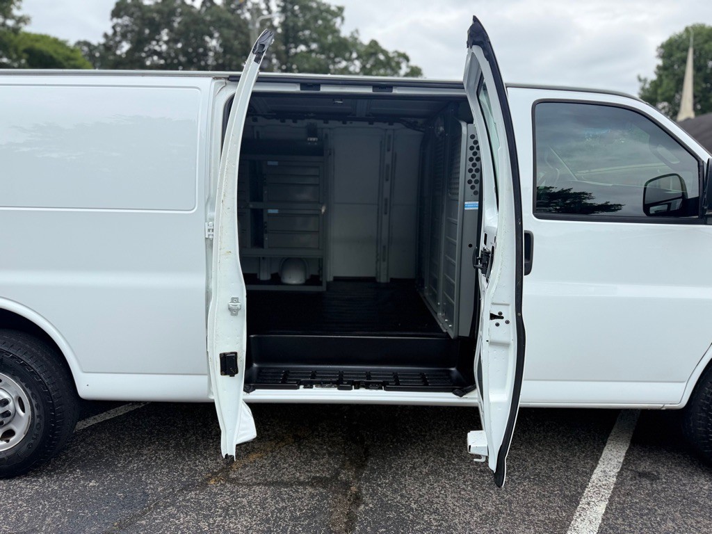 2017 Chevrolet Express Image 5