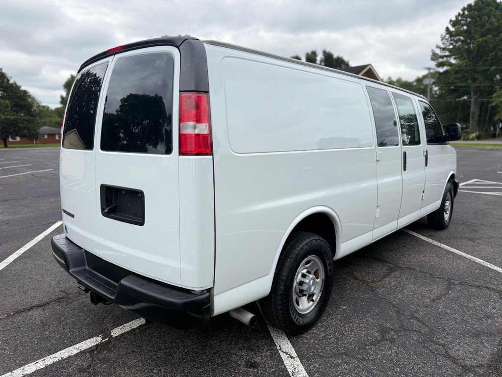 2017 Chevrolet Express Image 7