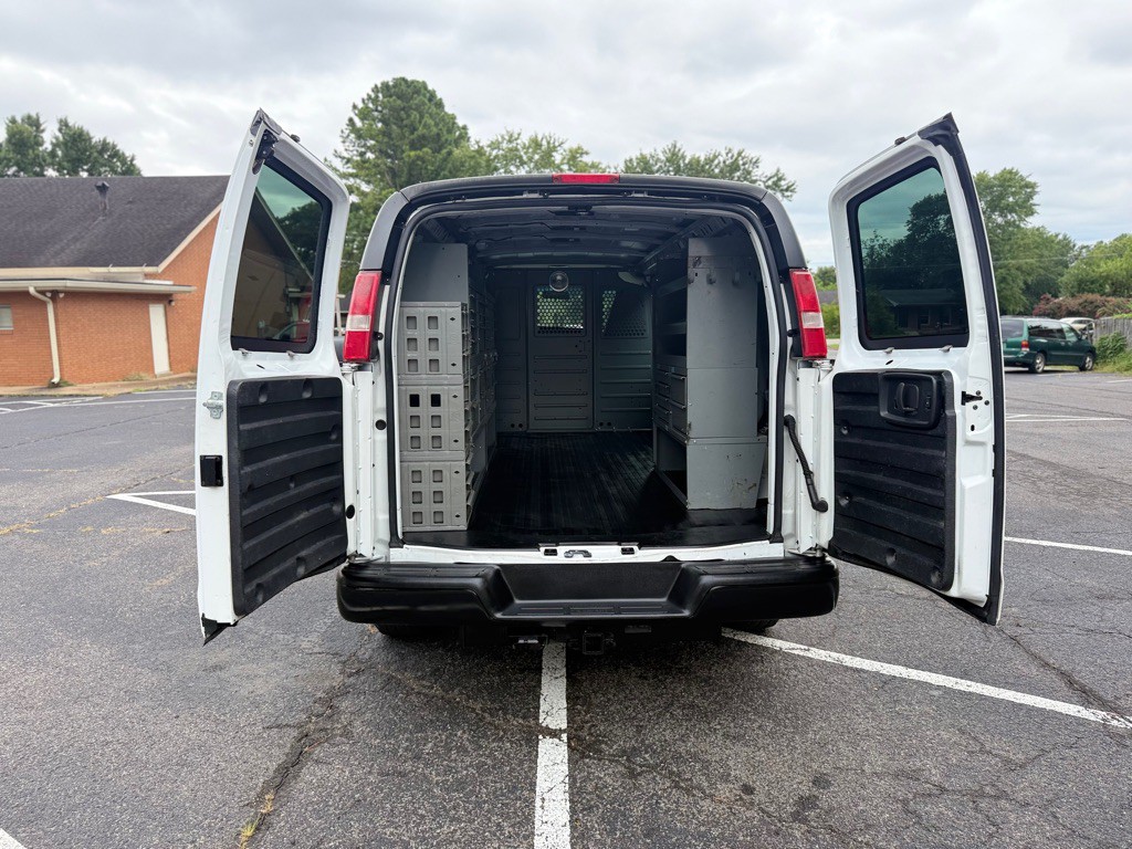 2017 Chevrolet Express Image 9