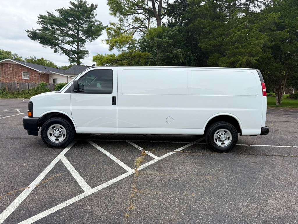 2017 Chevrolet Express Image 12