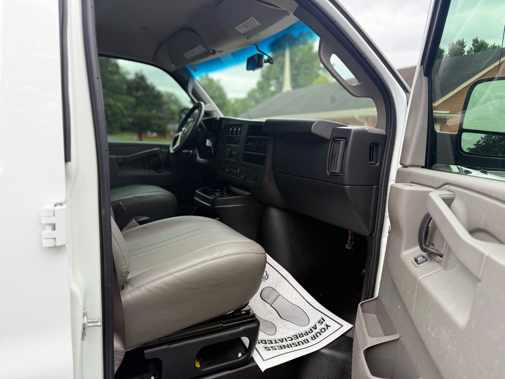 2017 Chevrolet Express Image 15