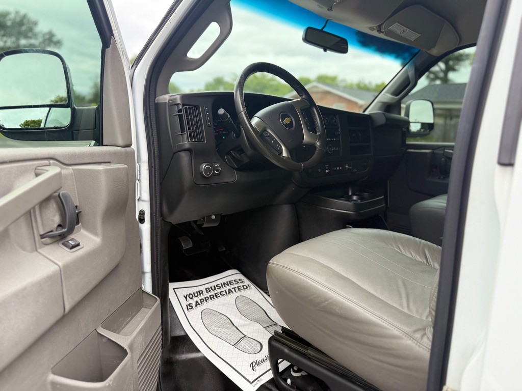 2017 Chevrolet Express Image 16