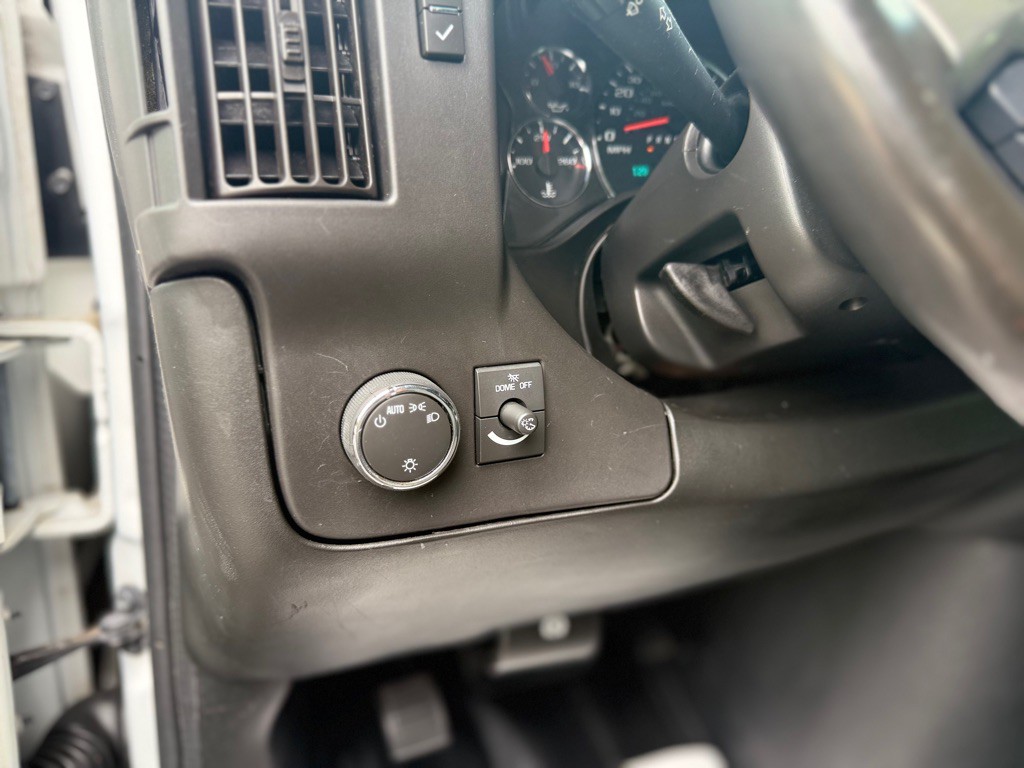 2017 Chevrolet Express Image 18