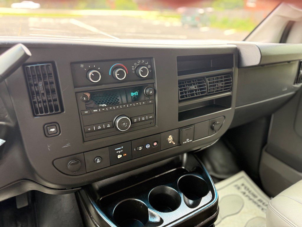 2017 Chevrolet Express Image 19