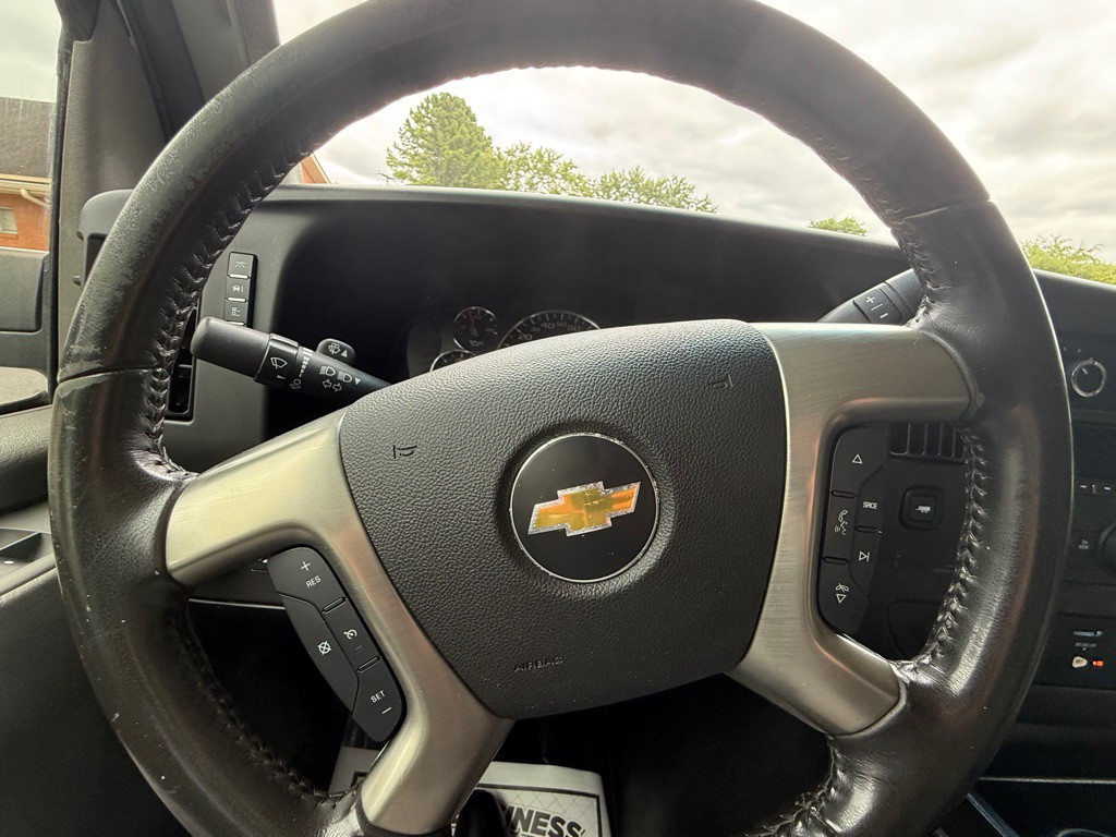 2017 Chevrolet Express Image 21