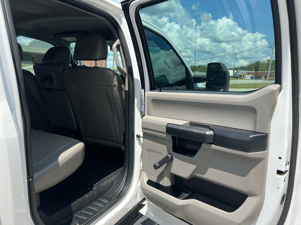 2017 Ford F-350 Image 32