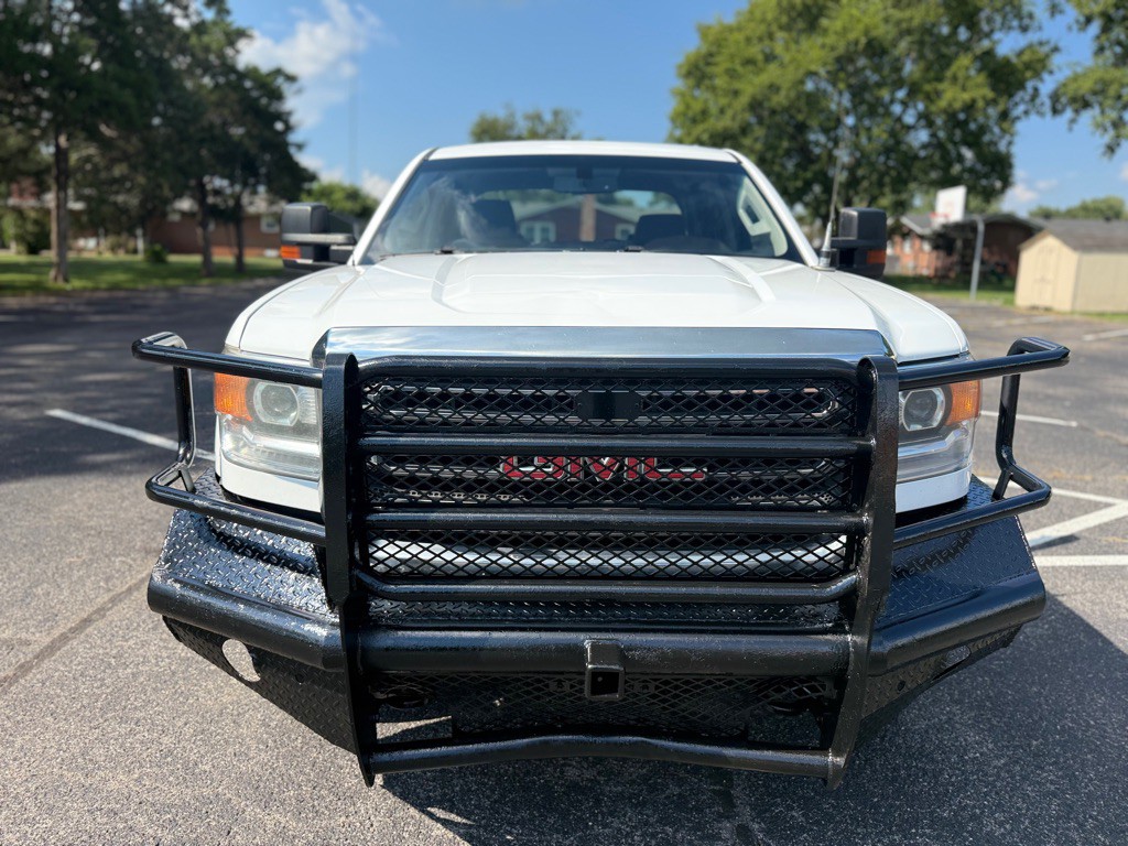 2018 GMC Sierra Image 2