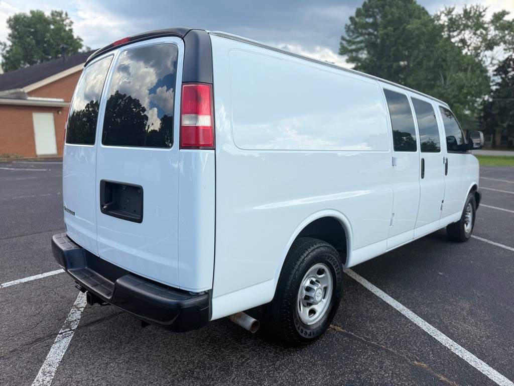 2017 Chevrolet Express Image 7