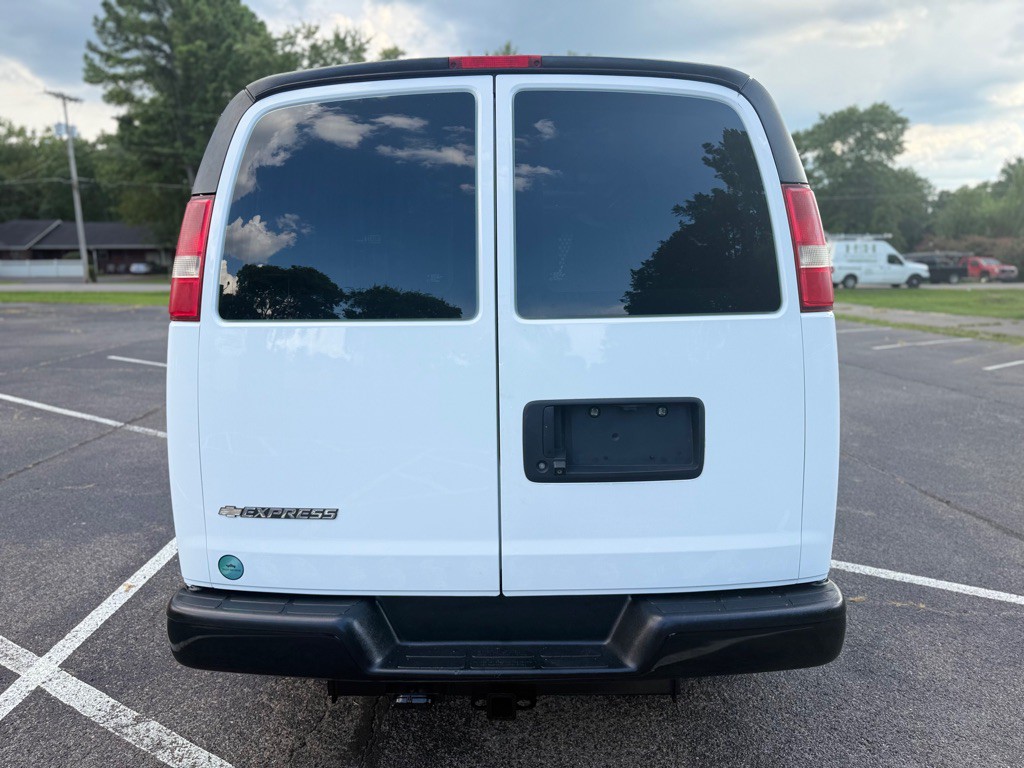 2017 Chevrolet Express Image 8