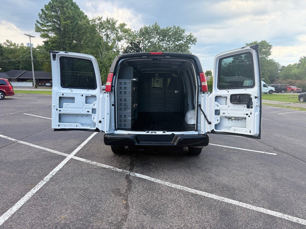 2017 Chevrolet Express Image 9