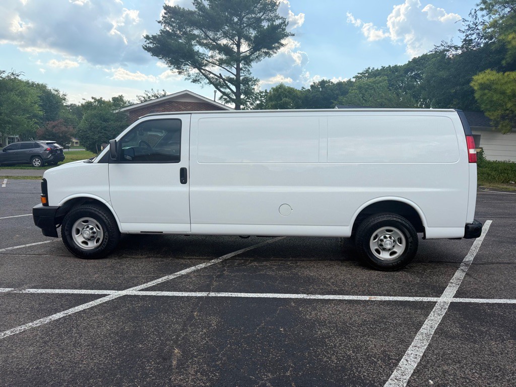 2017 Chevrolet Express Image 13