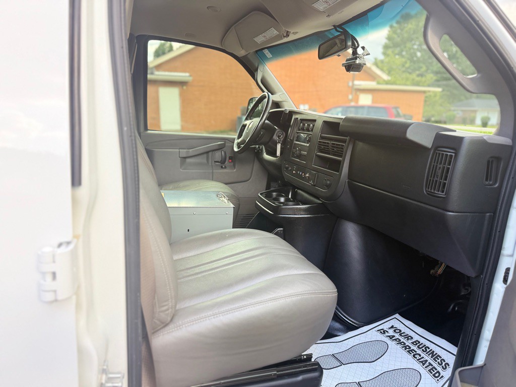 2017 Chevrolet Express Image 16