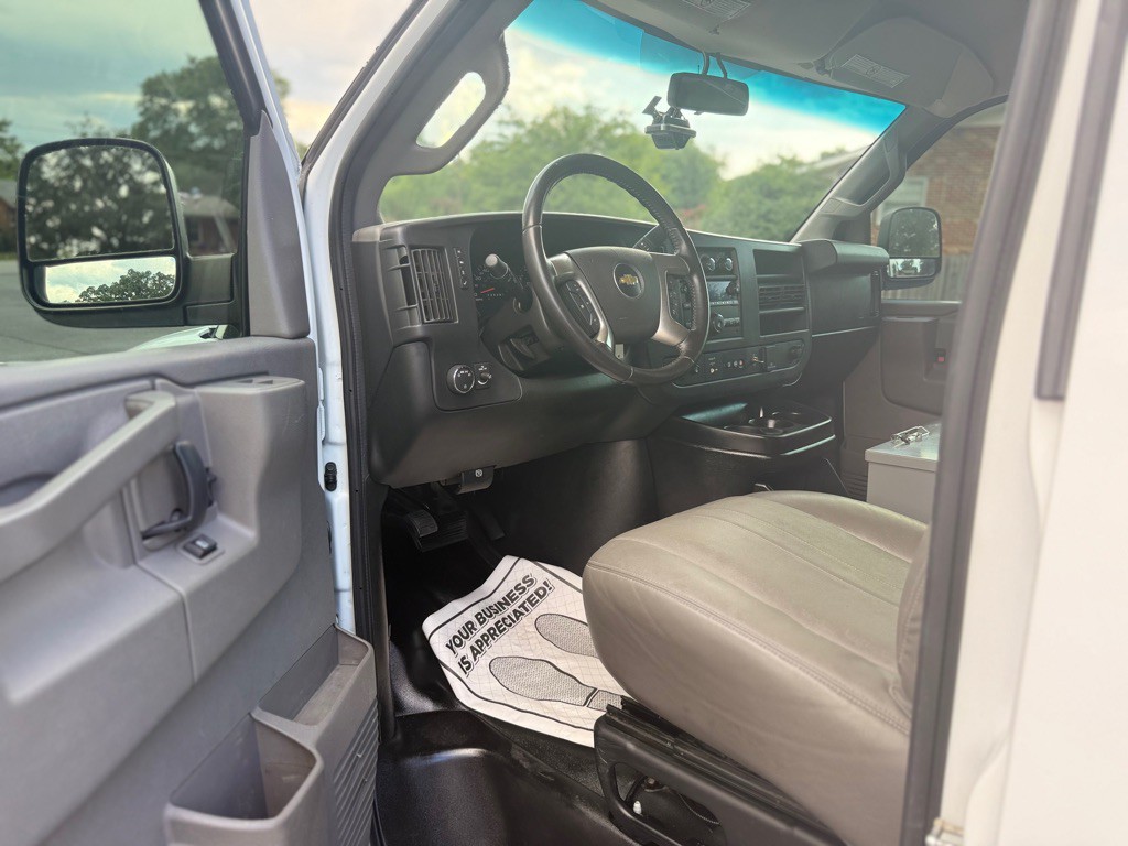 2017 Chevrolet Express Image 17