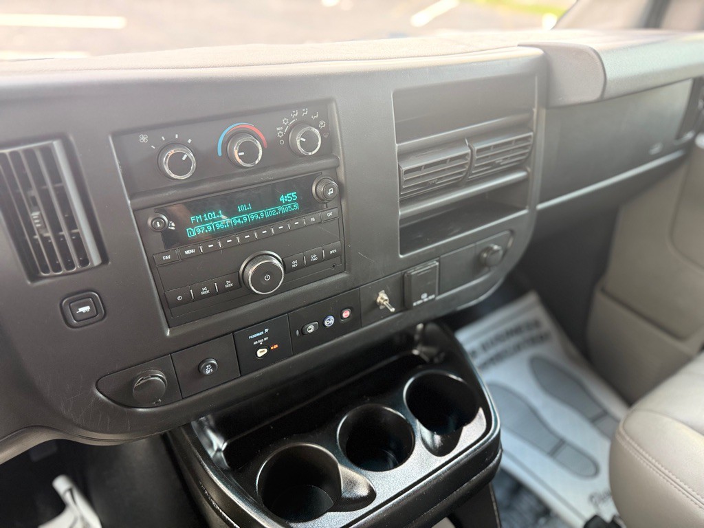 2017 Chevrolet Express Image 19