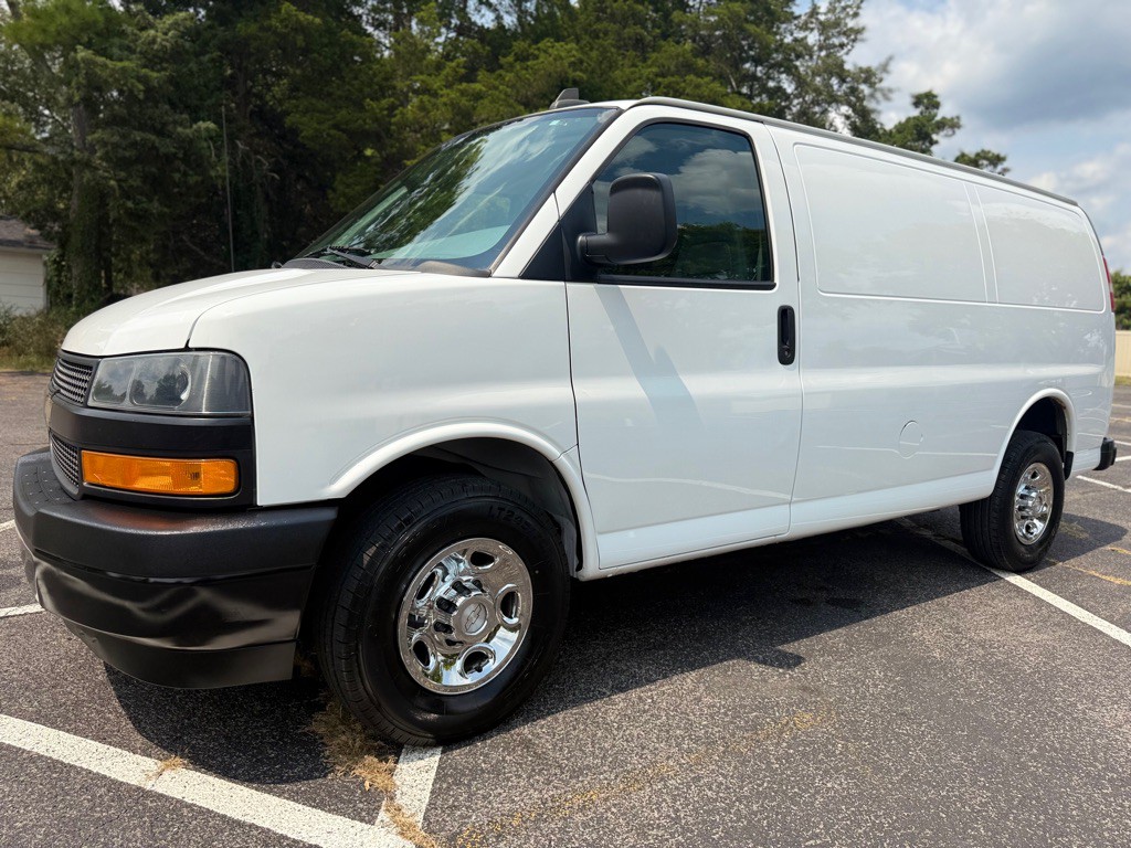 2018 Chevrolet Express Image 2