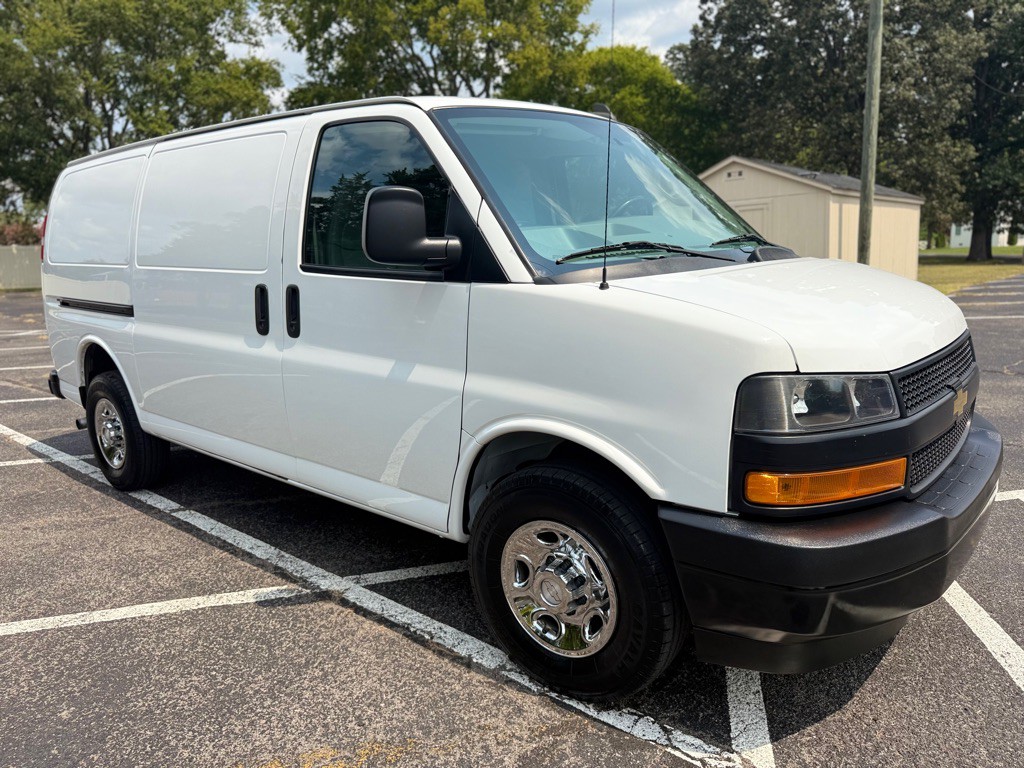 2018 Chevrolet Express Image 4