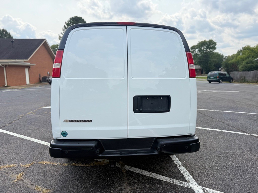 2018 Chevrolet Express Image 8