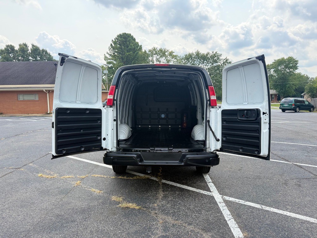 2018 Chevrolet Express Image 9
