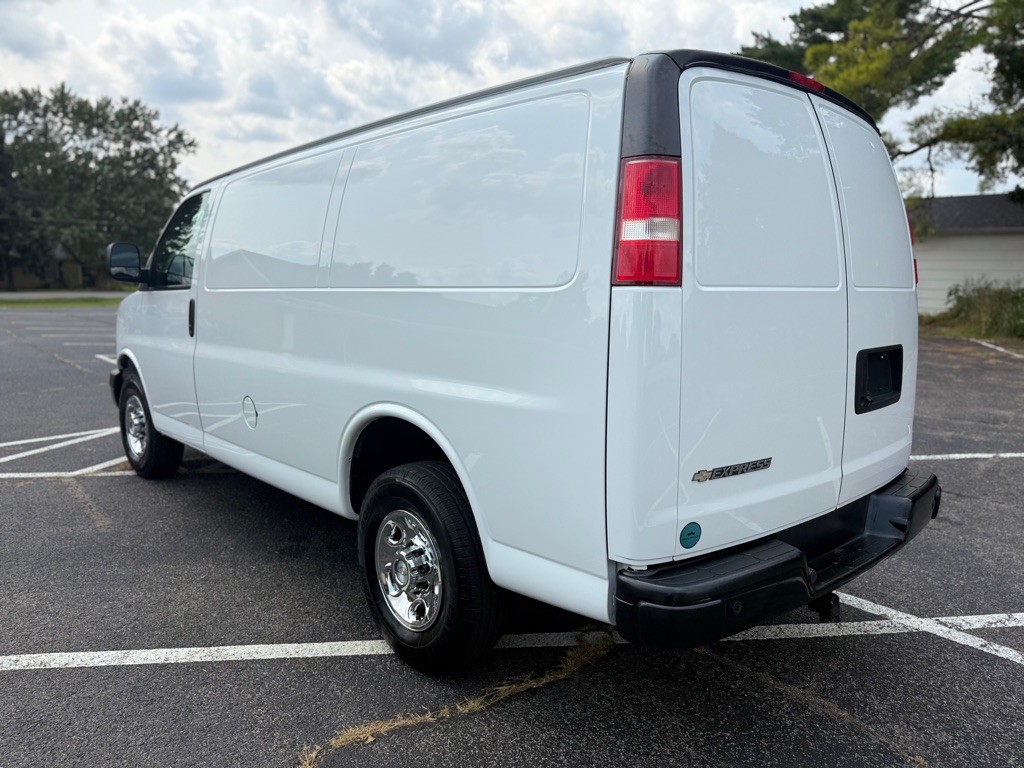 2018 Chevrolet Express Image 10