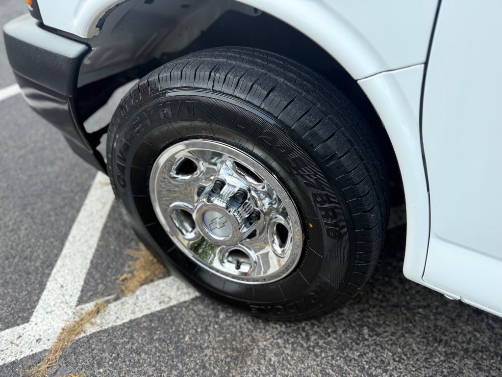 2018 Chevrolet Express Image 12