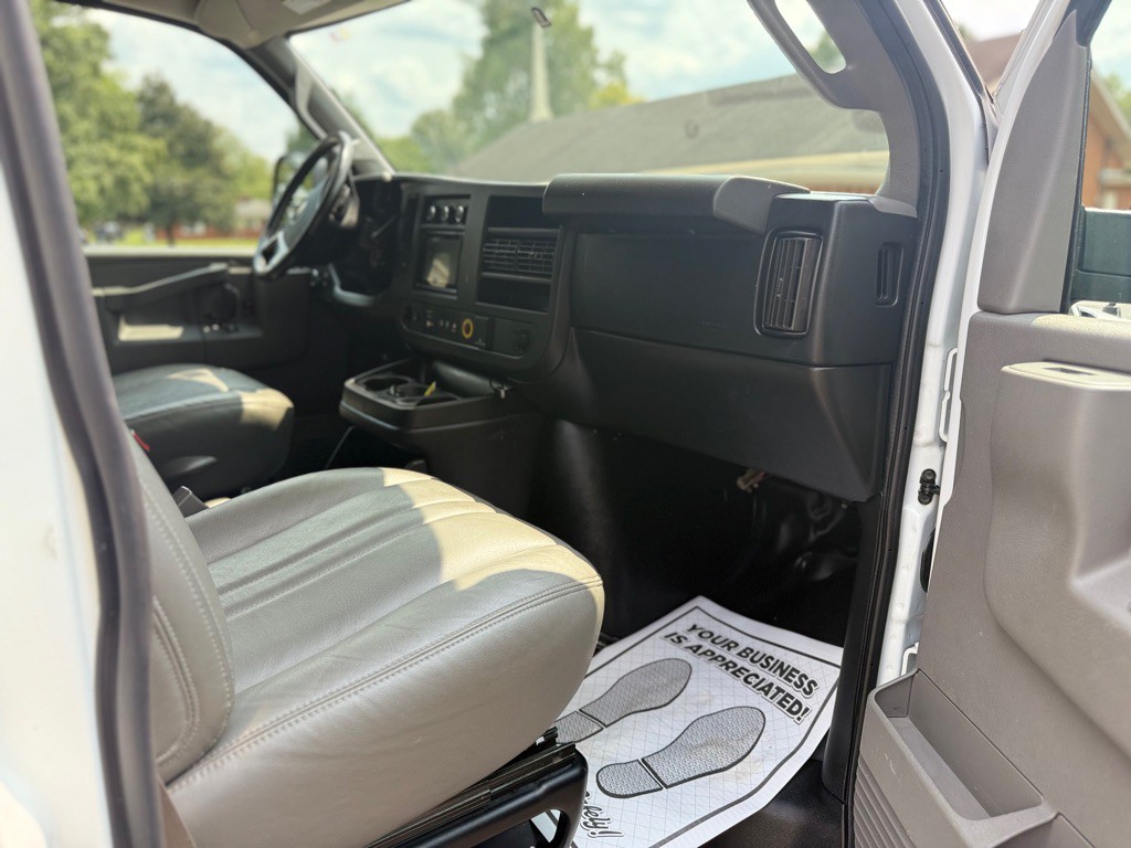 2018 Chevrolet Express Image 14
