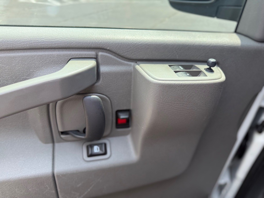 2018 Chevrolet Express Image 15