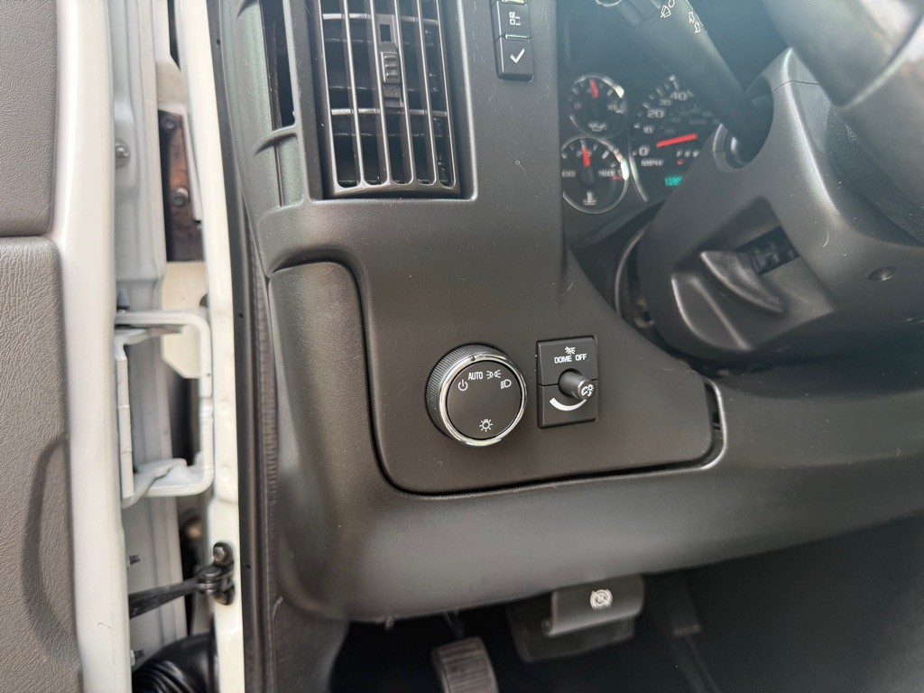 2018 Chevrolet Express Image 16