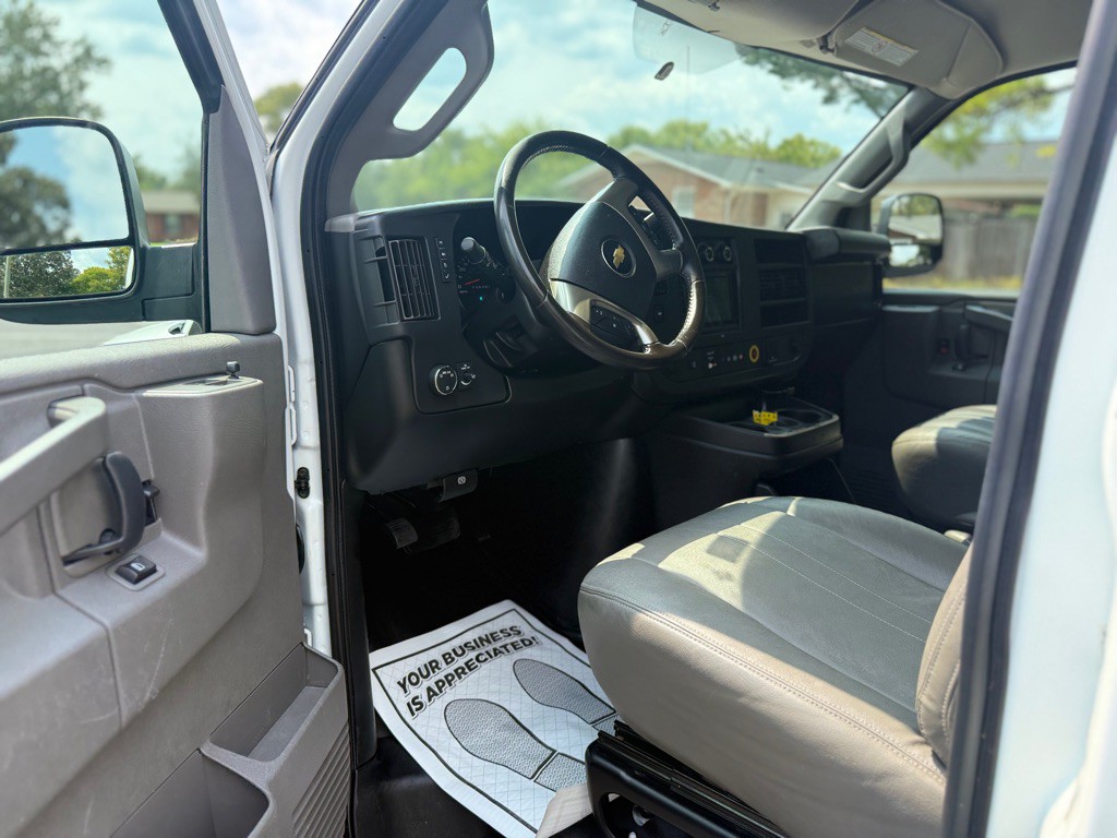2018 Chevrolet Express Image 18