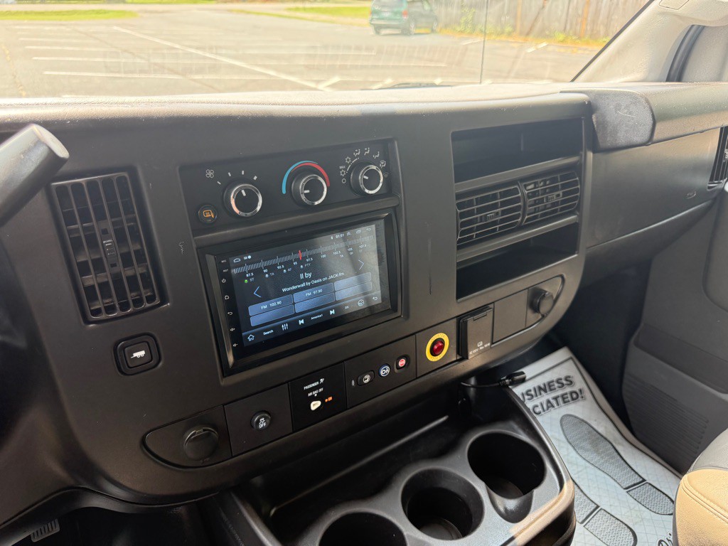 2018 Chevrolet Express Image 19