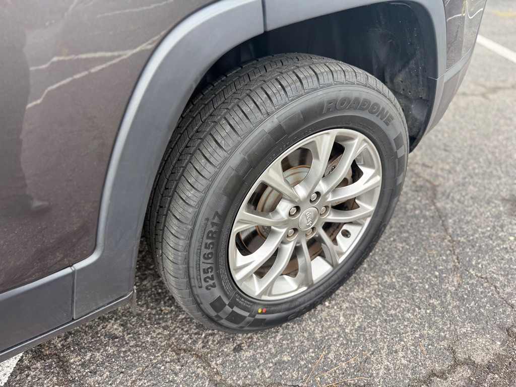 2019 Jeep Cherokee Image 12
