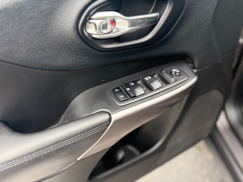 2019 Jeep Cherokee Image 18