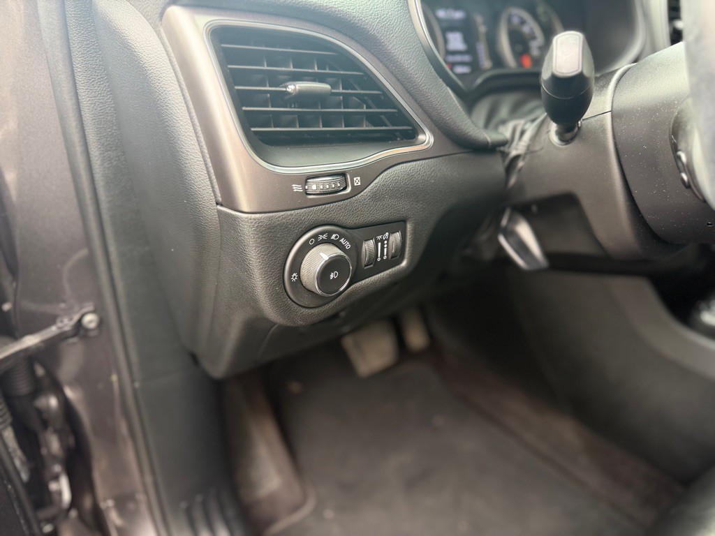 2019 Jeep Cherokee Image 19