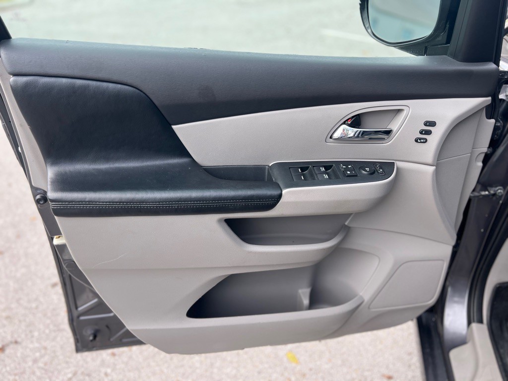2015 Honda Odyssey Image 13