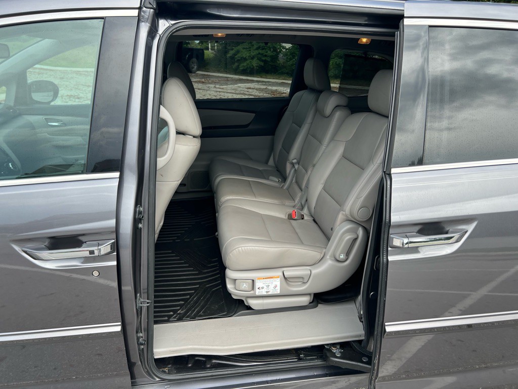 2015 Honda Odyssey Image 30
