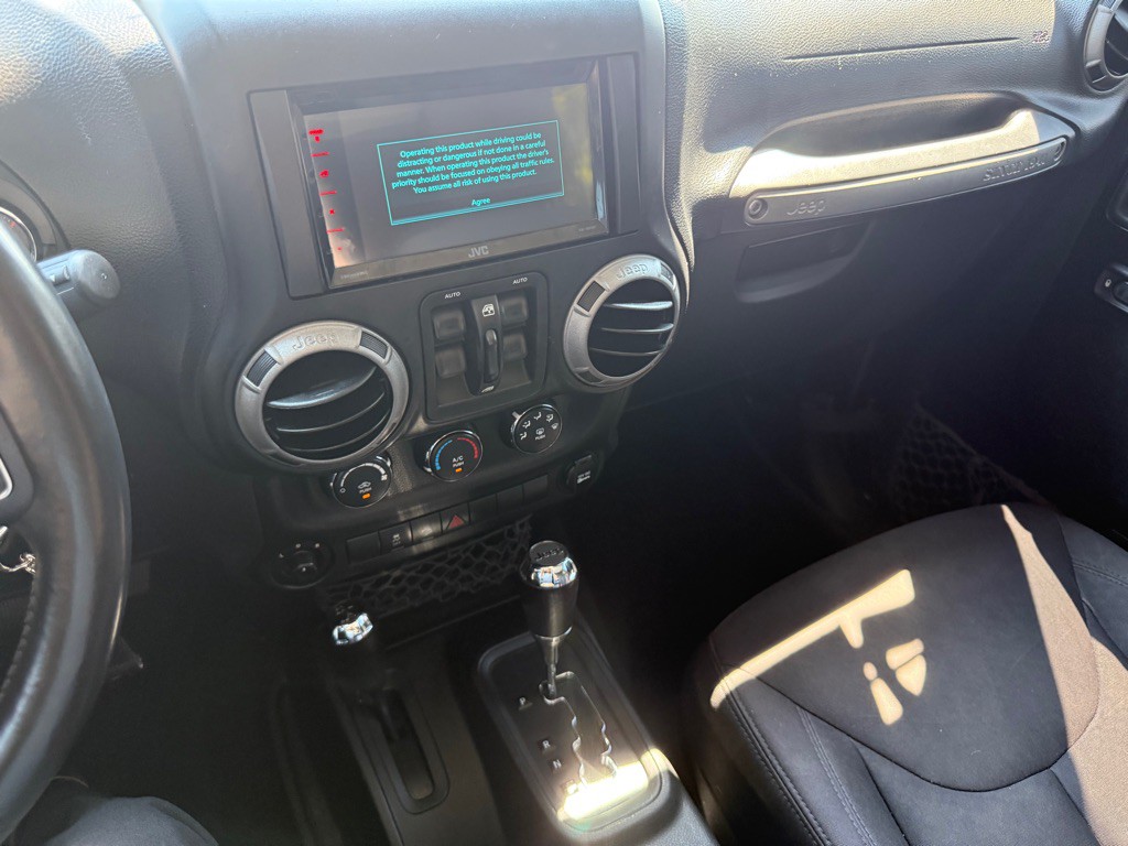 2013 Jeep Wrangler Unlimited Image 19