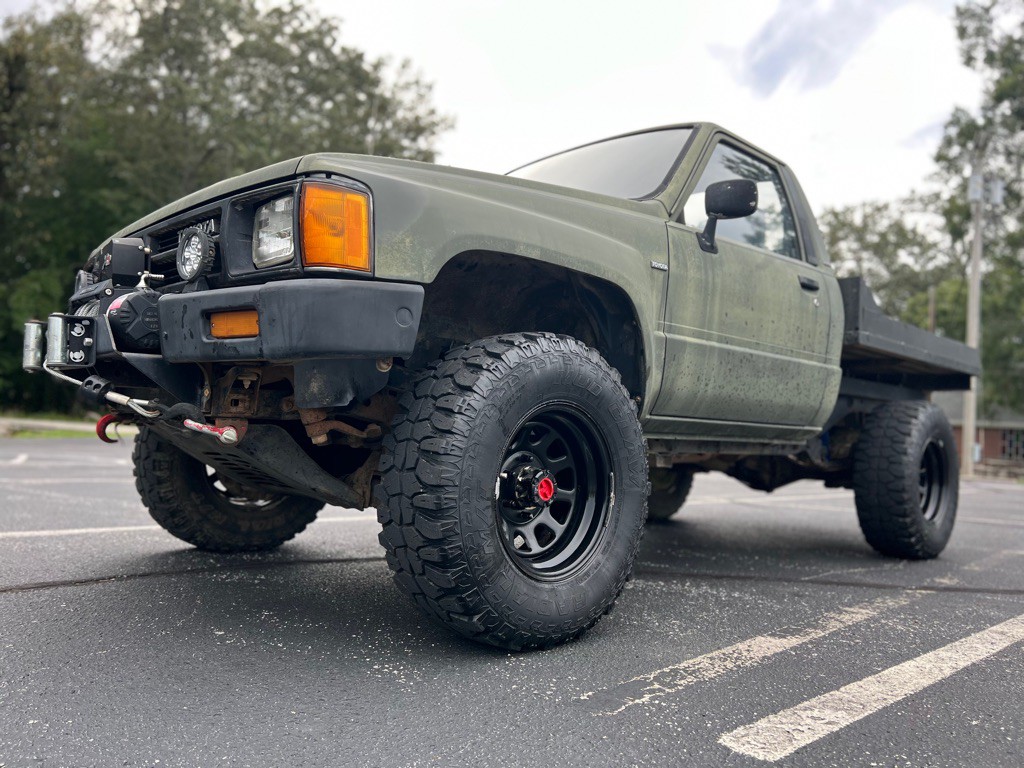 1987 Toyota Pickup Image 1