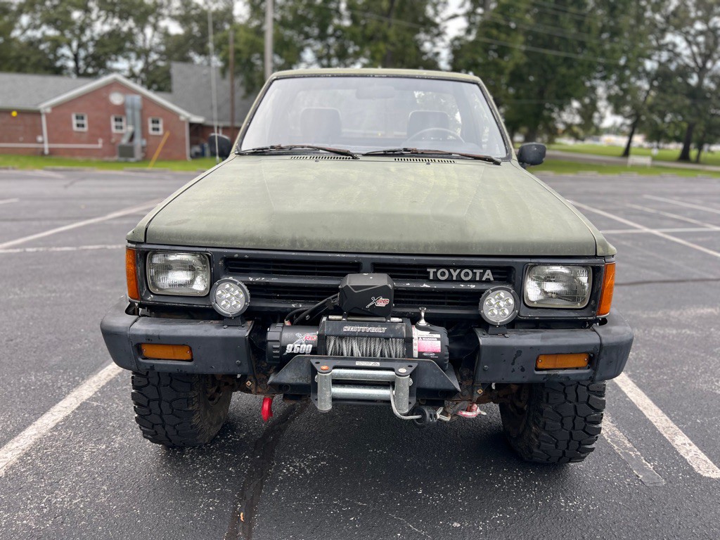 1987 Toyota Pickup Image 2