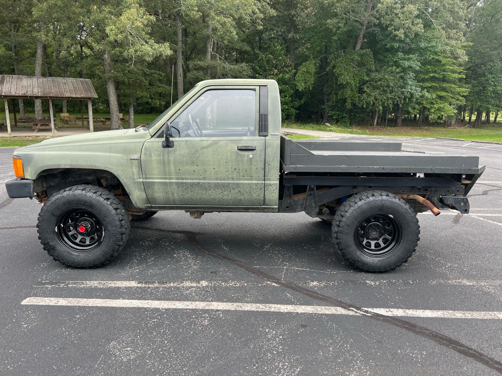 1987 Toyota Pickup Image 8