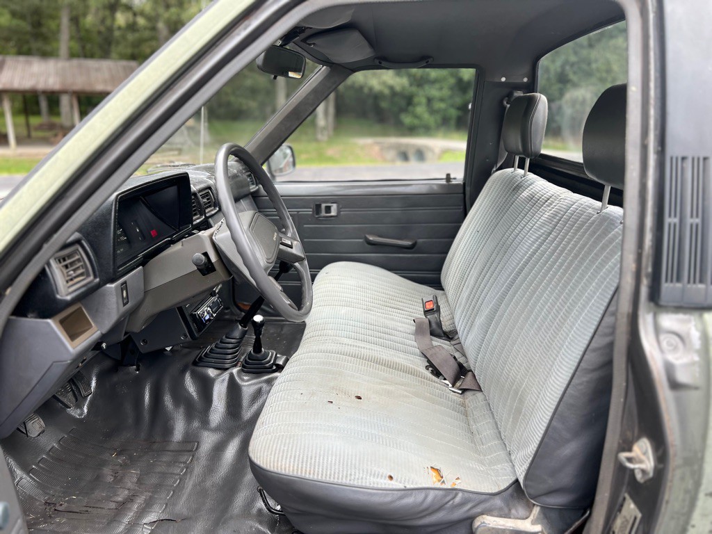 1987 Toyota Pickup Image 10