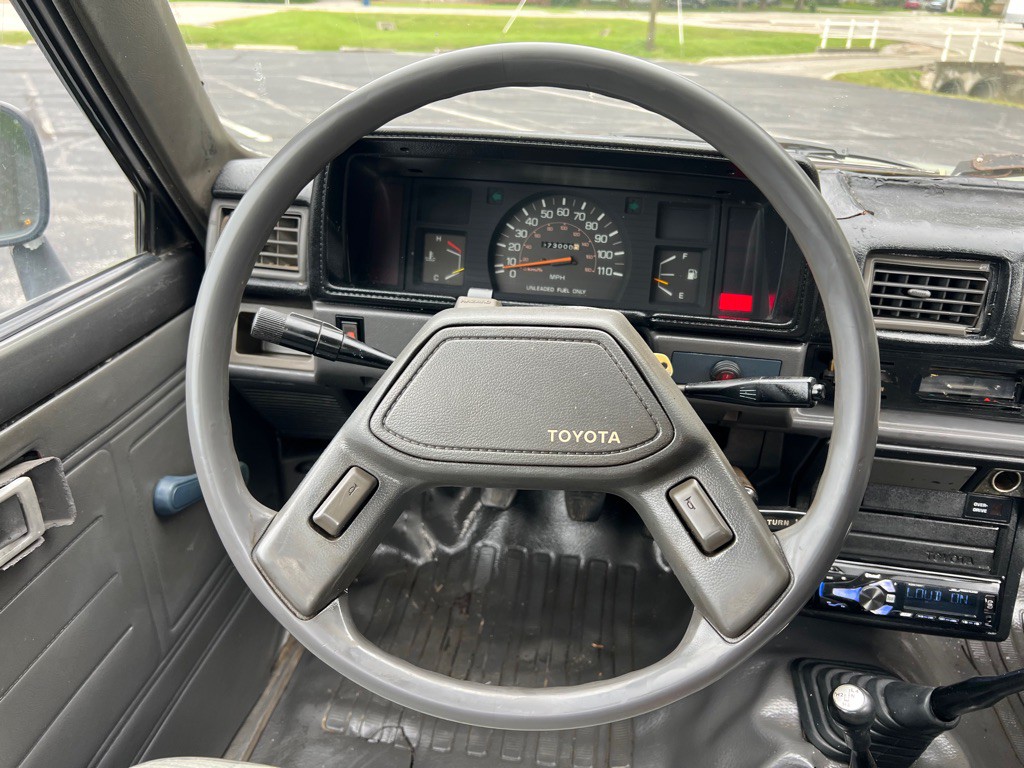 1987 Toyota Pickup Image 19