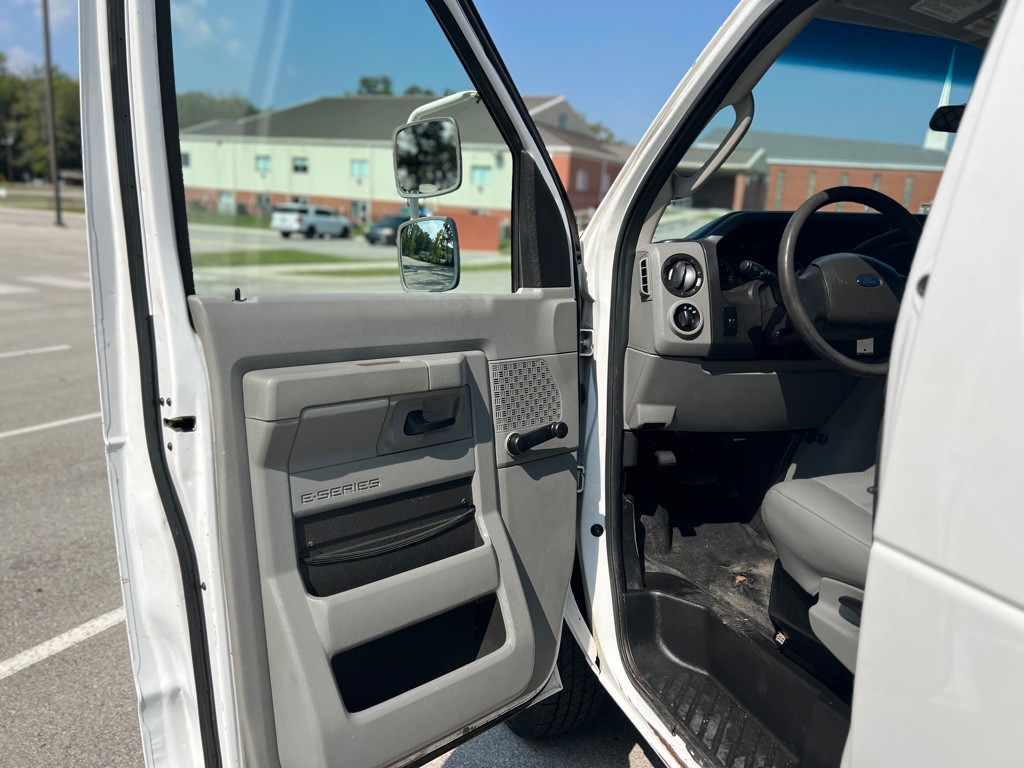2014 Ford Econoline Image 15